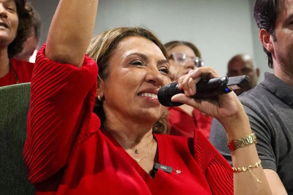 Cida Ramos critica Fábio Lopes após deputado eleito rasgar cartazes na UFPB: ‘vencer o fascismo’