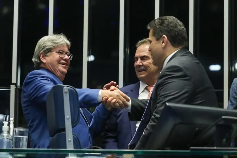 João Azevêdo visita Senado após eleição e celebra aprovação do fim da escala 6x1